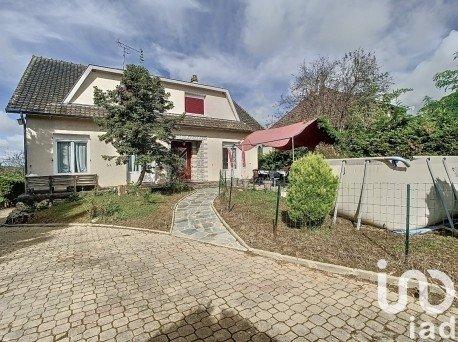 Maison 6 pièces de 194 m² à Sancoins (18600)