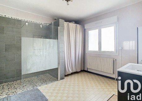 Maison 6 pièces de 194 m² à Sancoins (18600)