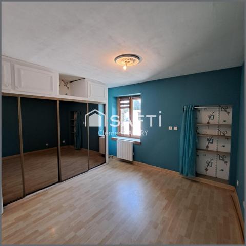 Charmante Maison en Pierre avec Dépendances et Terrain !