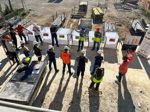Fonds De Commerce
        
        - 100 m² 45 000 € *