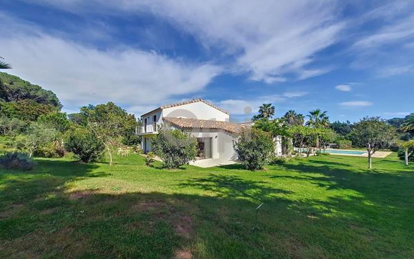 Maison à vendre    5 pièces • 262,45 m2 Roquebrune-sur-Argens