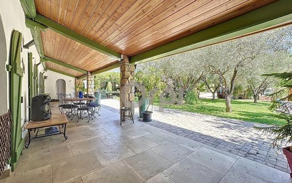 Maison à vendre    5 pièces • 262,45 m2 Roquebrune-sur-Argens