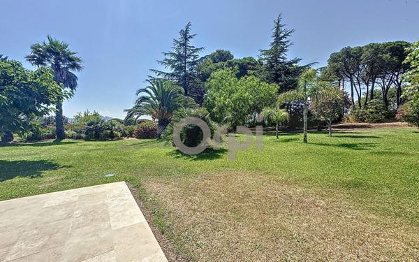 Maison à vendre    5 pièces • 262,45 m2 Roquebrune-sur-Argens