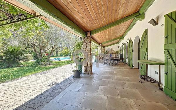 Maison à vendre    5 pièces • 262,45 m2 Roquebrune-sur-Argens