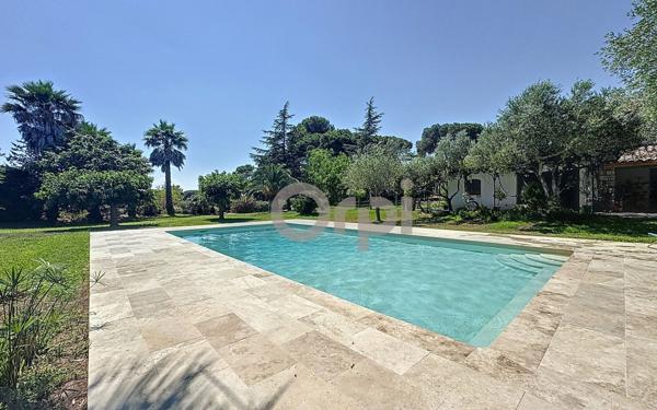 Maison à vendre    5 pièces • 262,45 m2 Roquebrune-sur-Argens