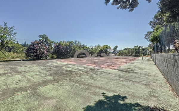 Maison à vendre    5 pièces • 262,45 m2 Roquebrune-sur-Argens