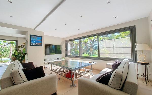 Maison à vendre    5 pièces • 262,45 m2 Roquebrune-sur-Argens