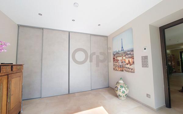 Maison à vendre    5 pièces • 262,45 m2 Roquebrune-sur-Argens