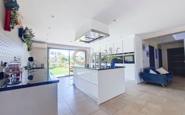 Maison à vendre    5 pièces • 262,45 m2 Roquebrune-sur-Argens
