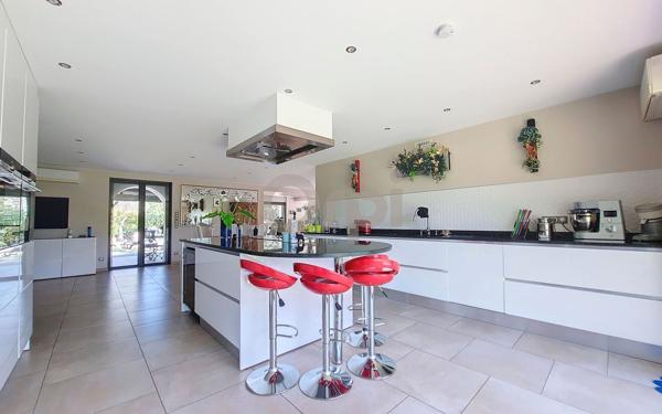 Maison à vendre    5 pièces • 262,45 m2 Roquebrune-sur-Argens