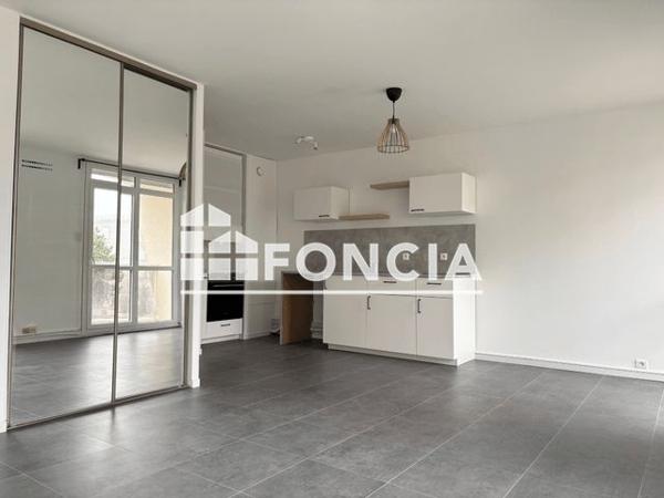 Location Studio 31 m² - 20 RUE DES EBISOIRES Plaisir 78370