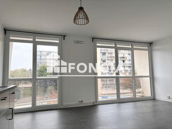 Location Studio 31 m² - 20 RUE DES EBISOIRES Plaisir 78370