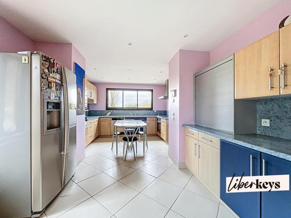 Grande propriété familiale avec piscine à Marcilly-la-Campagne