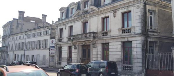 Local Commercial à COGNAC, 16100 - 10 pièces 1400m²