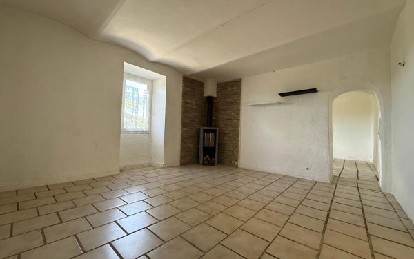 Maison à vendre    5 pièces •  Lablachère