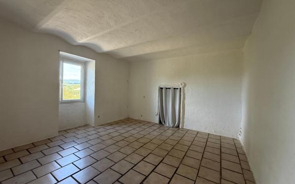 Maison à vendre    5 pièces •  Lablachère