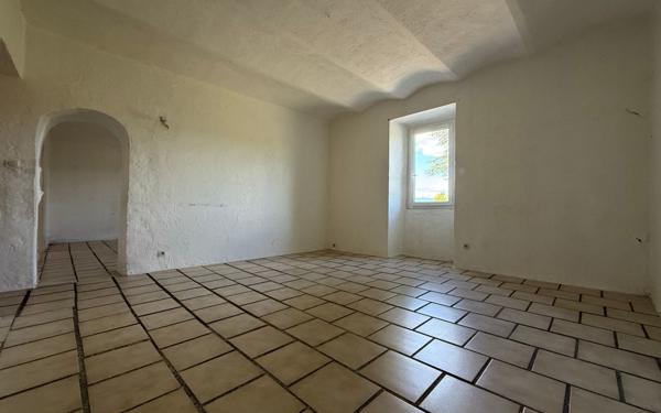 Maison à vendre    5 pièces •  Lablachère