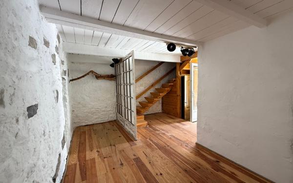 Maison à vendre    5 pièces •  Lablachère