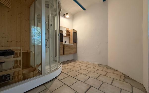 Maison à vendre    5 pièces •  Lablachère