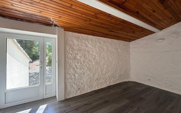 Maison à vendre    5 pièces •  Lablachère