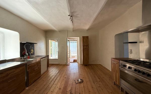 Maison à vendre    5 pièces •  Lablachère