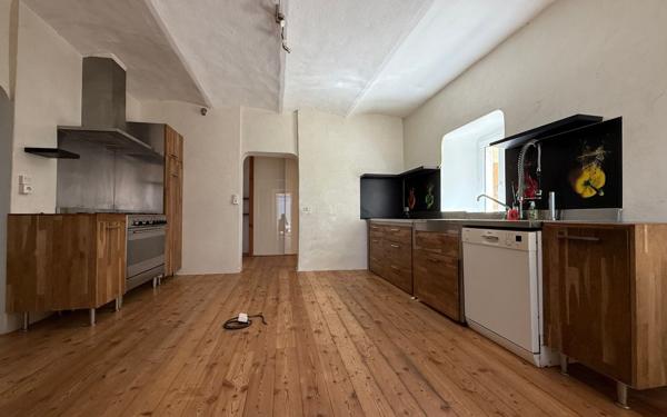 Maison à vendre    5 pièces •  Lablachère