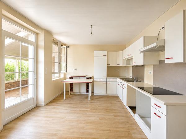 Maison
         9 pièces
        - 194 m² 395 000 € *