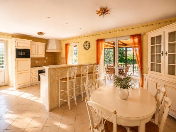 Maison
         9 pièces
        - 194 m² 395 000 € *