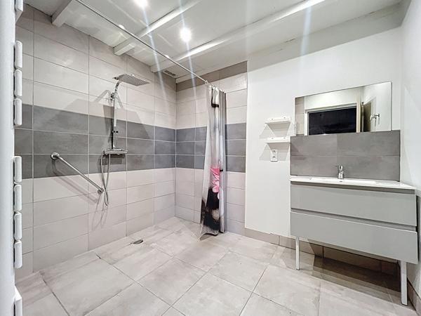 EXCLUSIVITE - LORIOL - MAISON DE 160 M² AVEC 170 M² DE DEPENDANCE