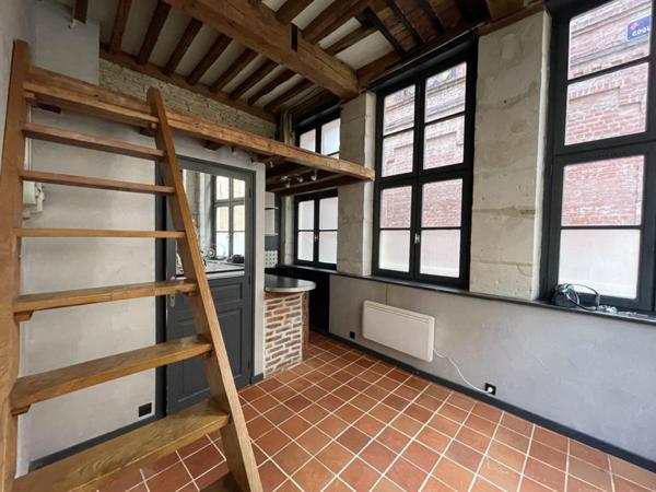 A LOUER : T1 à LILLE • rue d'Angleterre - Vieux lille • 500 € CC • Réf. G518-1