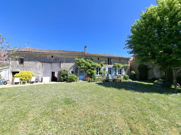 Charmante ferme rénovée dans un hameau paisible avec de magnifiques jardins