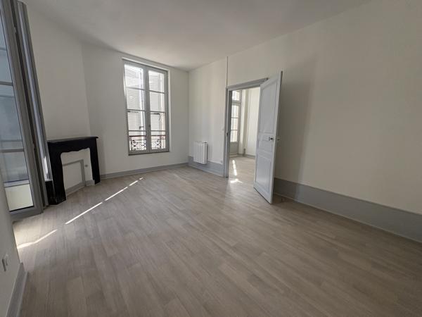 Appartement T4 avec terrasse et balcon
