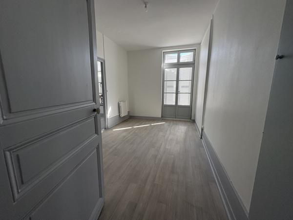 Appartement T4 avec terrasse et balcon