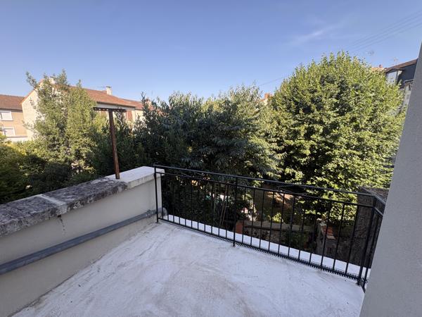 Appartement T4 avec terrasse et balcon