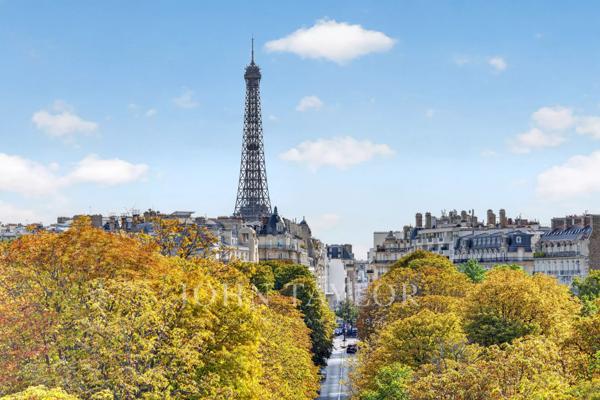 Fabuleux appartement avec terrasse et vue Tour Eiffel à rénover