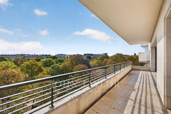 Fabuleux appartement avec terrasse et vue Tour Eiffel à rénover