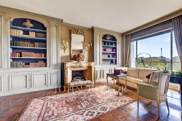 Fabuleux appartement avec terrasse et vue Tour Eiffel à rénover