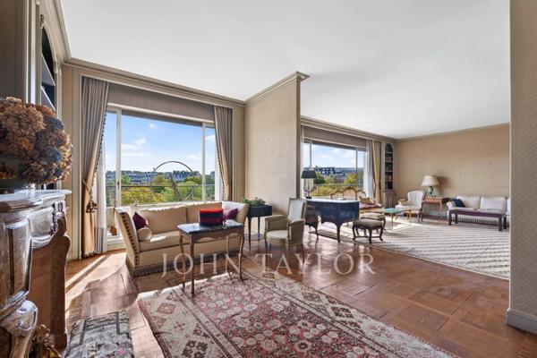 Fabuleux appartement avec terrasse et vue Tour Eiffel à rénover