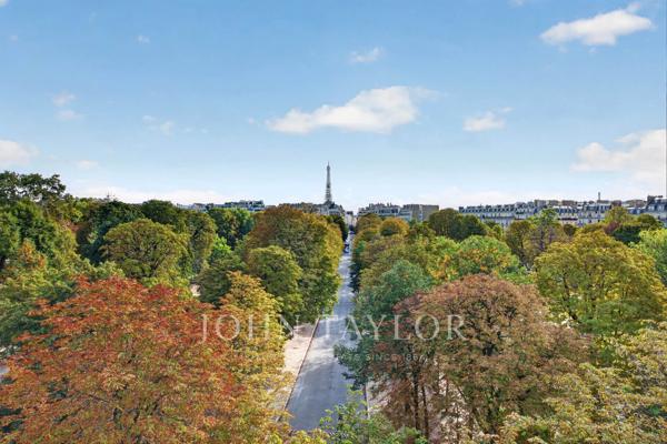 Fabuleux appartement avec terrasse et vue Tour Eiffel à rénover