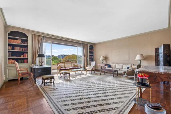 Fabuleux appartement avec terrasse et vue Tour Eiffel à rénover