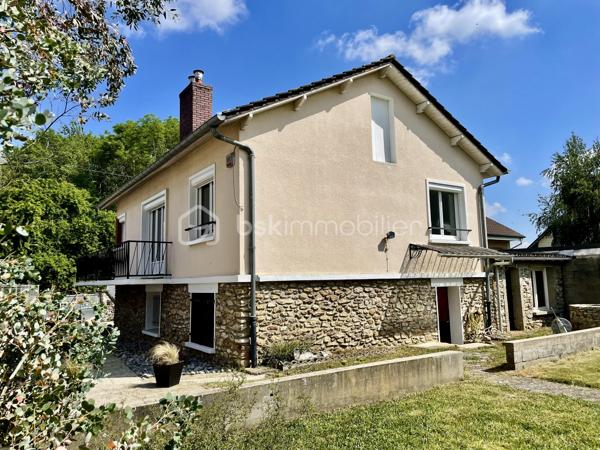 Située dans le hameau recherché de Saint-Leu à Cesson, cette maison familiale rénovée en 2018 vous offre un cadre de vie paisible, tout en laissant entrevoir de belles perspectives d’évolution.
D’une surface d’environ 91 m², elle propose aujourd’hui une base saine et fonctionnelle, idéale pour s’installer immédiatement tout en conservant un potentiel d’amélioration selon vos projets.

Vous y découvrirez :
un séjour chaleureux et traversant,
une cuisine conviviale,
3 chambres,
une rénovation récente permettant une installation immédiate sans gros travaux.

Mais le véritable atout de cette propriété se découvre à l’extérieur…
🌿 Implantée sur un superbe terrain de 835 m², la maison bénéficie d’un jardin offrant de nombreuses possibilités :
✔ espace détente
✔ piscine
✔ potager
✔ aire de jeux
✔ extension ou projet d’aménagement extérieur haut de gamme
Un cadre idéal pour profiter pleinement des beaux jours en famille ou entre amis.

👉 Les prestations complémentaires font également la différence :
sous-sol total,
garage,
dépendance,
volets roulants motorisés centralisés, 
stationnements facilités, 
environnement résidentiel calme et verdoyant.

📍 Côté emplacement, vous profitez d’un équilibre particulièrement recherché :
accès rapide à Melun,
proximité des écoles et commodités,
gare RER D accessible rapidement,
accès faciles vers les grands axes.

Cette maison offre également un potentiel d’optimisation énergétique intéressant, permettant à ses futurs acquéreurs :
✔ d’adapter les équipements selon leurs usages
✔ de bénéficier des dispositifs d’aides à la rénovation
✔ d’améliorer le confort thermique tout en valorisant le bien à moyen terme
👉 Une opportunité pour les acquéreurs souhaitant allier achat malin et projet personnalisé.

CONTACTEZ-MOI POUR LA DECOUVRIR !!