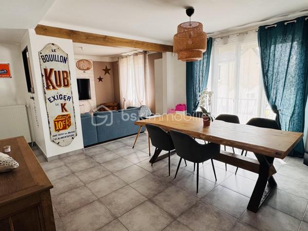 Située dans le hameau recherché de Saint-Leu à Cesson, cette maison familiale rénovée en 2018 vous offre un cadre de vie paisible, tout en laissant entrevoir de belles perspectives d’évolution.
D’une surface d’environ 91 m², elle propose aujourd’hui une base saine et fonctionnelle, idéale pour s’installer immédiatement tout en conservant un potentiel d’amélioration selon vos projets.

Vous y découvrirez :
un séjour chaleureux et traversant,
une cuisine conviviale,
3 chambres,
une rénovation récente permettant une installation immédiate sans gros travaux.

Mais le véritable atout de cette propriété se découvre à l’extérieur…
🌿 Implantée sur un superbe terrain de 835 m², la maison bénéficie d’un jardin offrant de nombreuses possibilités :
✔ espace détente
✔ piscine
✔ potager
✔ aire de jeux
✔ extension ou projet d’aménagement extérieur haut de gamme
Un cadre idéal pour profiter pleinement des beaux jours en famille ou entre amis.

👉 Les prestations complémentaires font également la différence :
sous-sol total,
garage,
dépendance,
volets roulants motorisés centralisés, 
stationnements facilités, 
environnement résidentiel calme et verdoyant.

📍 Côté emplacement, vous profitez d’un équilibre particulièrement recherché :
accès rapide à Melun,
proximité des écoles et commodités,
gare RER D accessible rapidement,
accès faciles vers les grands axes.

Cette maison offre également un potentiel d’optimisation énergétique intéressant, permettant à ses futurs acquéreurs :
✔ d’adapter les équipements selon leurs usages
✔ de bénéficier des dispositifs d’aides à la rénovation
✔ d’améliorer le confort thermique tout en valorisant le bien à moyen terme
👉 Une opportunité pour les acquéreurs souhaitant allier achat malin et projet personnalisé.

CONTACTEZ-MOI POUR LA DECOUVRIR !!