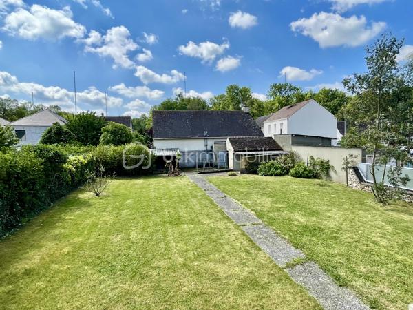 Située dans le hameau recherché de Saint-Leu à Cesson, cette maison familiale rénovée en 2018 vous offre un cadre de vie paisible, tout en laissant entrevoir de belles perspectives d’évolution.
D’une surface d’environ 91 m², elle propose aujourd’hui une base saine et fonctionnelle, idéale pour s’installer immédiatement tout en conservant un potentiel d’amélioration selon vos projets.

Vous y découvrirez :
un séjour chaleureux et traversant,
une cuisine conviviale,
3 chambres,
une rénovation récente permettant une installation immédiate sans gros travaux.

Mais le véritable atout de cette propriété se découvre à l’extérieur…
🌿 Implantée sur un superbe terrain de 835 m², la maison bénéficie d’un jardin offrant de nombreuses possibilités :
✔ espace détente
✔ piscine
✔ potager
✔ aire de jeux
✔ extension ou projet d’aménagement extérieur haut de gamme
Un cadre idéal pour profiter pleinement des beaux jours en famille ou entre amis.

👉 Les prestations complémentaires font également la différence :
sous-sol total,
garage,
dépendance,
volets roulants motorisés centralisés, 
stationnements facilités, 
environnement résidentiel calme et verdoyant.

📍 Côté emplacement, vous profitez d’un équilibre particulièrement recherché :
accès rapide à Melun,
proximité des écoles et commodités,
gare RER D accessible rapidement,
accès faciles vers les grands axes.

Cette maison offre également un potentiel d’optimisation énergétique intéressant, permettant à ses futurs acquéreurs :
✔ d’adapter les équipements selon leurs usages
✔ de bénéficier des dispositifs d’aides à la rénovation
✔ d’améliorer le confort thermique tout en valorisant le bien à moyen terme
👉 Une opportunité pour les acquéreurs souhaitant allier achat malin et projet personnalisé.

CONTACTEZ-MOI POUR LA DECOUVRIR !!