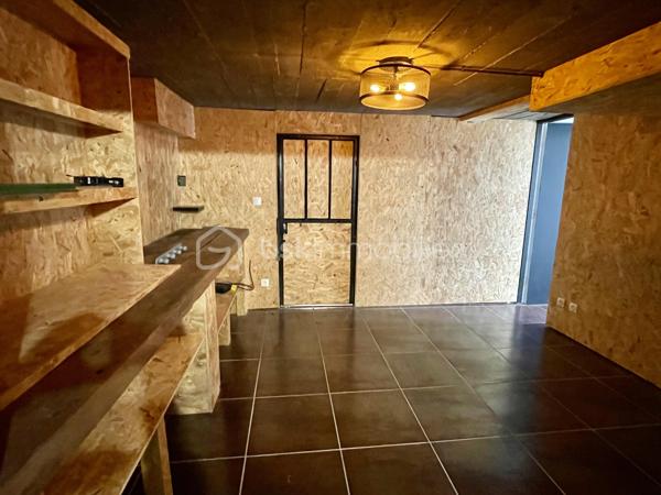 Située dans le hameau recherché de Saint-Leu à Cesson, cette maison familiale rénovée en 2018 vous offre un cadre de vie paisible, tout en laissant entrevoir de belles perspectives d’évolution.
D’une surface d’environ 91 m², elle propose aujourd’hui une base saine et fonctionnelle, idéale pour s’installer immédiatement tout en conservant un potentiel d’amélioration selon vos projets.

Vous y découvrirez :
un séjour chaleureux et traversant,
une cuisine conviviale,
3 chambres,
une rénovation récente permettant une installation immédiate sans gros travaux.

Mais le véritable atout de cette propriété se découvre à l’extérieur…
🌿 Implantée sur un superbe terrain de 835 m², la maison bénéficie d’un jardin offrant de nombreuses possibilités :
✔ espace détente
✔ piscine
✔ potager
✔ aire de jeux
✔ extension ou projet d’aménagement extérieur haut de gamme
Un cadre idéal pour profiter pleinement des beaux jours en famille ou entre amis.

👉 Les prestations complémentaires font également la différence :
sous-sol total,
garage,
dépendance,
volets roulants motorisés centralisés, 
stationnements facilités, 
environnement résidentiel calme et verdoyant.

📍 Côté emplacement, vous profitez d’un équilibre particulièrement recherché :
accès rapide à Melun,
proximité des écoles et commodités,
gare RER D accessible rapidement,
accès faciles vers les grands axes.

Cette maison offre également un potentiel d’optimisation énergétique intéressant, permettant à ses futurs acquéreurs :
✔ d’adapter les équipements selon leurs usages
✔ de bénéficier des dispositifs d’aides à la rénovation
✔ d’améliorer le confort thermique tout en valorisant le bien à moyen terme
👉 Une opportunité pour les acquéreurs souhaitant allier achat malin et projet personnalisé.

CONTACTEZ-MOI POUR LA DECOUVRIR !!