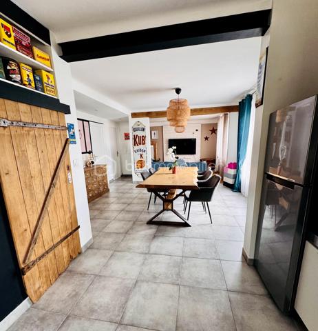 Située dans le hameau recherché de Saint-Leu à Cesson, cette maison familiale rénovée en 2018 vous offre un cadre de vie paisible, tout en laissant entrevoir de belles perspectives d’évolution.
D’une surface d’environ 91 m², elle propose aujourd’hui une base saine et fonctionnelle, idéale pour s’installer immédiatement tout en conservant un potentiel d’amélioration selon vos projets.

Vous y découvrirez :
un séjour chaleureux et traversant,
une cuisine conviviale,
3 chambres,
une rénovation récente permettant une installation immédiate sans gros travaux.

Mais le véritable atout de cette propriété se découvre à l’extérieur…
🌿 Implantée sur un superbe terrain de 835 m², la maison bénéficie d’un jardin offrant de nombreuses possibilités :
✔ espace détente
✔ piscine
✔ potager
✔ aire de jeux
✔ extension ou projet d’aménagement extérieur haut de gamme
Un cadre idéal pour profiter pleinement des beaux jours en famille ou entre amis.

👉 Les prestations complémentaires font également la différence :
sous-sol total,
garage,
dépendance,
volets roulants motorisés centralisés, 
stationnements facilités, 
environnement résidentiel calme et verdoyant.

📍 Côté emplacement, vous profitez d’un équilibre particulièrement recherché :
accès rapide à Melun,
proximité des écoles et commodités,
gare RER D accessible rapidement,
accès faciles vers les grands axes.

Cette maison offre également un potentiel d’optimisation énergétique intéressant, permettant à ses futurs acquéreurs :
✔ d’adapter les équipements selon leurs usages
✔ de bénéficier des dispositifs d’aides à la rénovation
✔ d’améliorer le confort thermique tout en valorisant le bien à moyen terme
👉 Une opportunité pour les acquéreurs souhaitant allier achat malin et projet personnalisé.

CONTACTEZ-MOI POUR LA DECOUVRIR !!