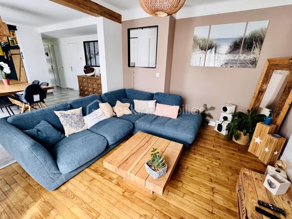 Située dans le hameau recherché de Saint-Leu à Cesson, cette maison familiale rénovée en 2018 vous offre un cadre de vie paisible, tout en laissant entrevoir de belles perspectives d’évolution.
D’une surface d’environ 91 m², elle propose aujourd’hui une base saine et fonctionnelle, idéale pour s’installer immédiatement tout en conservant un potentiel d’amélioration selon vos projets.

Vous y découvrirez :
un séjour chaleureux et traversant,
une cuisine conviviale,
3 chambres,
une rénovation récente permettant une installation immédiate sans gros travaux.

Mais le véritable atout de cette propriété se découvre à l’extérieur…
🌿 Implantée sur un superbe terrain de 835 m², la maison bénéficie d’un jardin offrant de nombreuses possibilités :
✔ espace détente
✔ piscine
✔ potager
✔ aire de jeux
✔ extension ou projet d’aménagement extérieur haut de gamme
Un cadre idéal pour profiter pleinement des beaux jours en famille ou entre amis.

👉 Les prestations complémentaires font également la différence :
sous-sol total,
garage,
dépendance,
volets roulants motorisés centralisés, 
stationnements facilités, 
environnement résidentiel calme et verdoyant.

📍 Côté emplacement, vous profitez d’un équilibre particulièrement recherché :
accès rapide à Melun,
proximité des écoles et commodités,
gare RER D accessible rapidement,
accès faciles vers les grands axes.

Cette maison offre également un potentiel d’optimisation énergétique intéressant, permettant à ses futurs acquéreurs :
✔ d’adapter les équipements selon leurs usages
✔ de bénéficier des dispositifs d’aides à la rénovation
✔ d’améliorer le confort thermique tout en valorisant le bien à moyen terme
👉 Une opportunité pour les acquéreurs souhaitant allier achat malin et projet personnalisé.

CONTACTEZ-MOI POUR LA DECOUVRIR !!