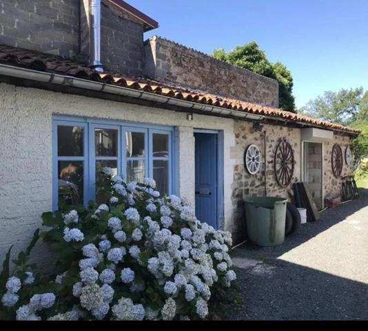 Charmante maison de village à La Coquille