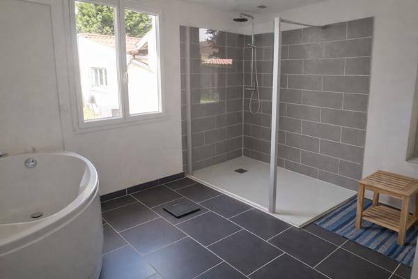 Villeneuve-sur-Lot (47300) Villeneuve sur lot, quartier calme, maison de plain-pied d'environ 100m2 en bon état