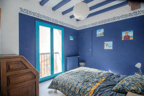 CRAPONNE CENTRE – Maison de ville 5 pièces 100 m² avec terrasse, garage, dépendance et jardin de 215m2