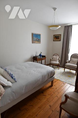 Maison de ville centre ville rive Gauche, proximité Gare, école et commerces.